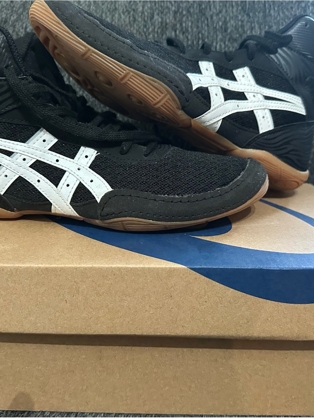 Asics Black White Kids Wrestling Sneakers with Gum Sole